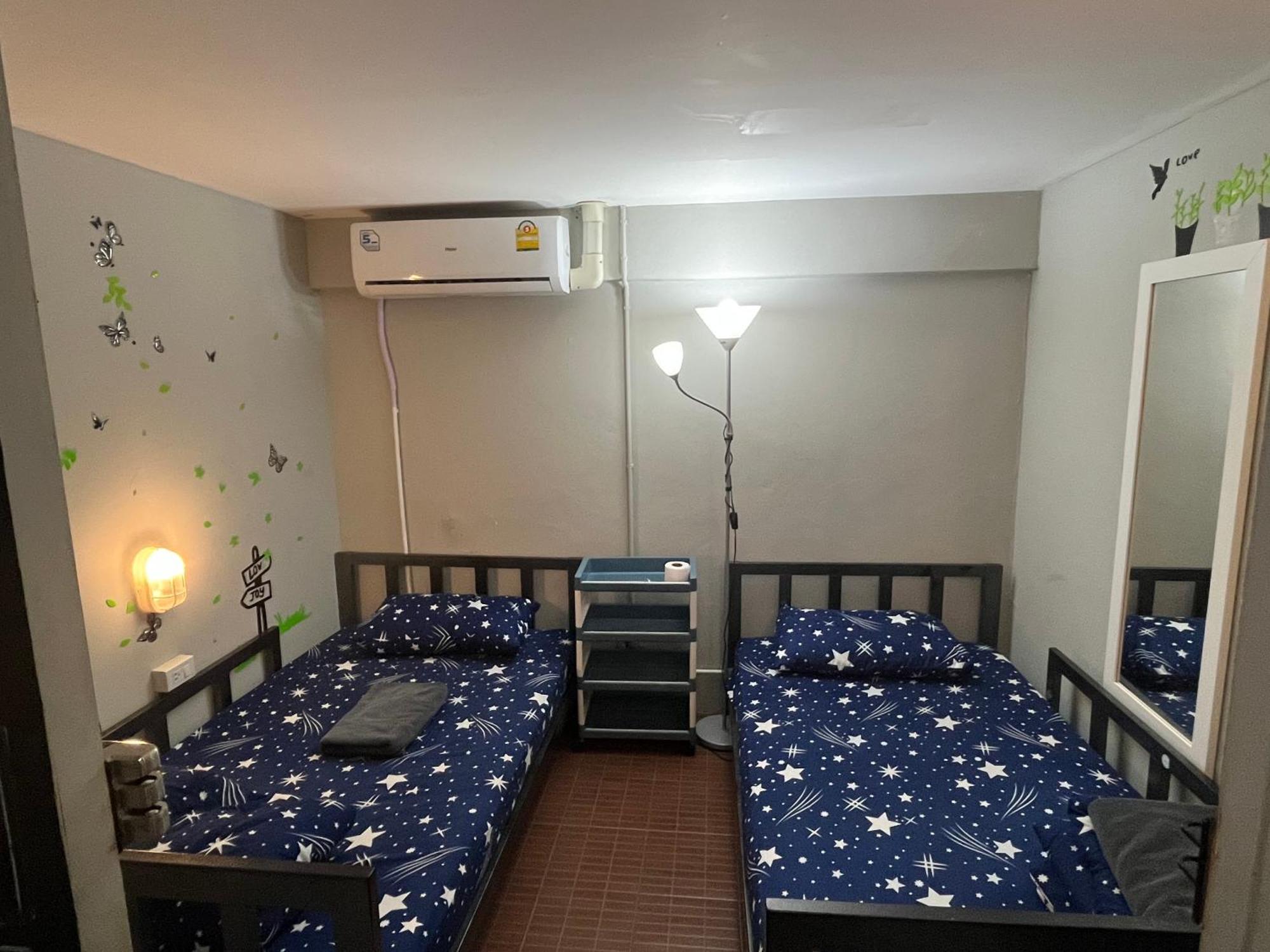 Hostel Lazy Gibbon 1 Chiang Mai - Tha Phae Gate Zewnętrze zdjęcie