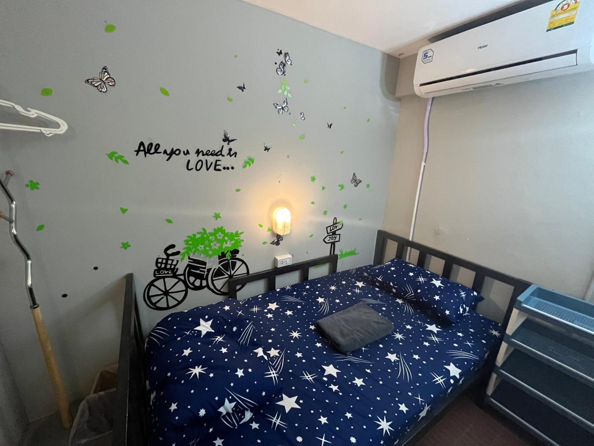 Hostel Lazy Gibbon 1 Chiang Mai - Tha Phae Gate Zewnętrze zdjęcie