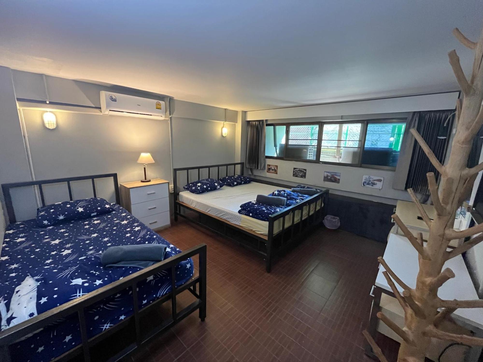 Hostel Lazy Gibbon 1 Chiang Mai - Tha Phae Gate Zewnętrze zdjęcie