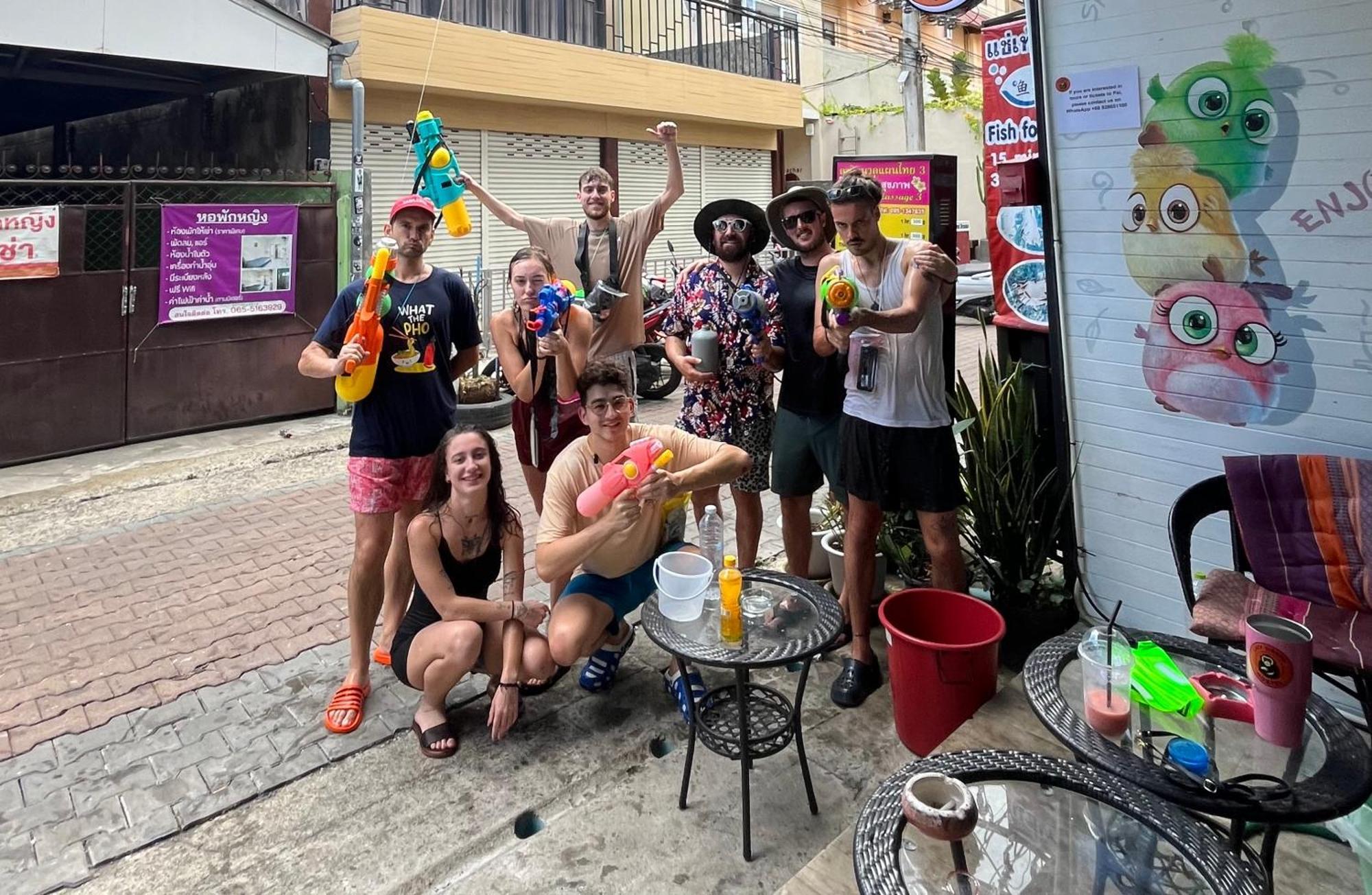 Hostel Lazy Gibbon 1 Chiang Mai - Tha Phae Gate Zewnętrze zdjęcie
